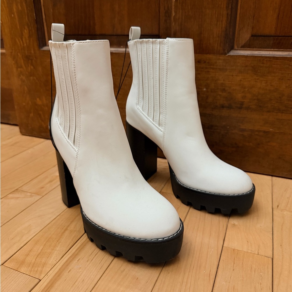 Forever 21 White Chunky Heeled Boots